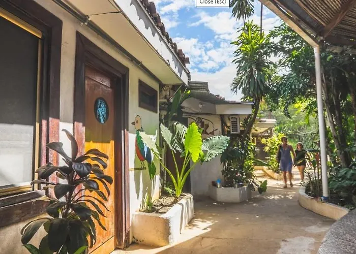 Pura Vida Hostal *