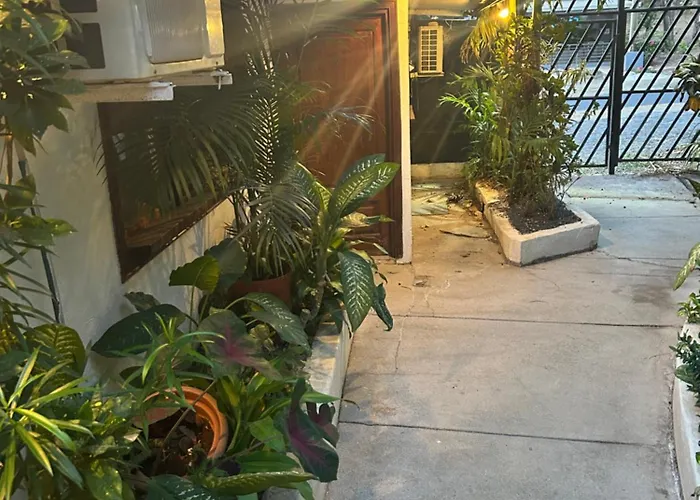 Pura Vida Hostal *