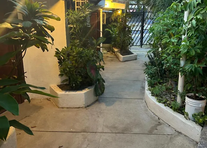 Pura Vida Hostal Tamarindo
