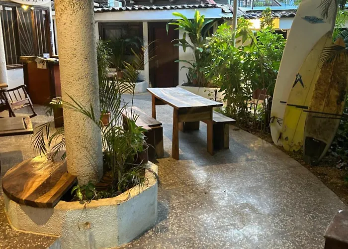 Pura Vida Hostal *
