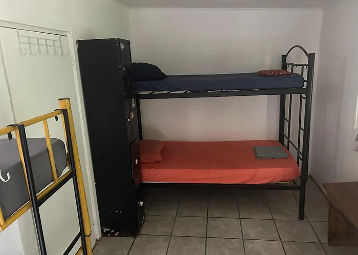 Pura Vida Hostal *